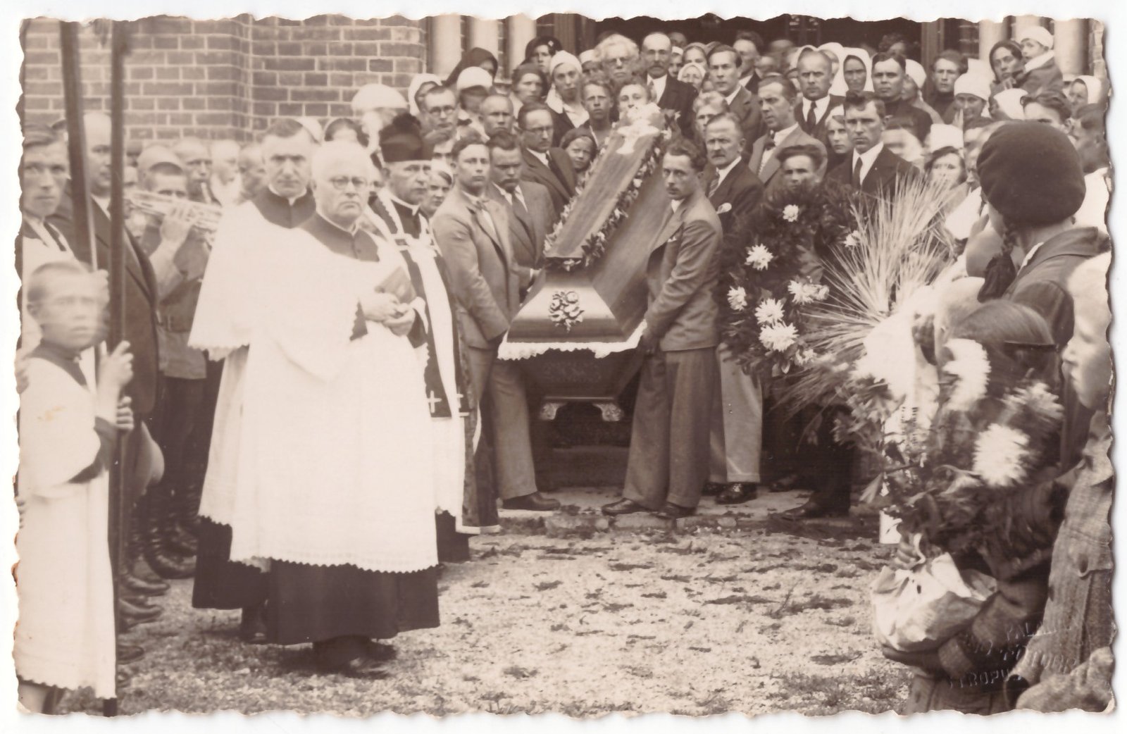 366. Vaižgantas laidotuvėse