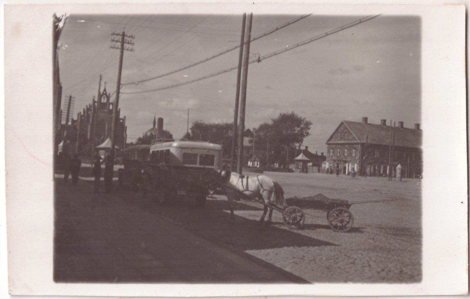 398. Rokiškis autobusai aikštėje