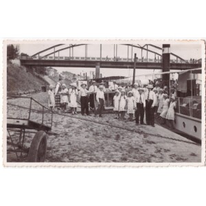 445. Kaunas garlaivis po tiltu