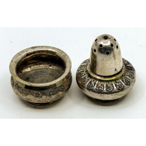 550. Prieskonių stalo komplektas