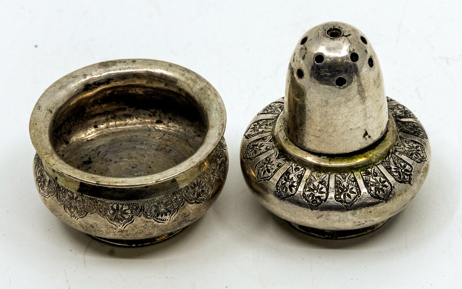 550. Prieskonių stalo komplektas