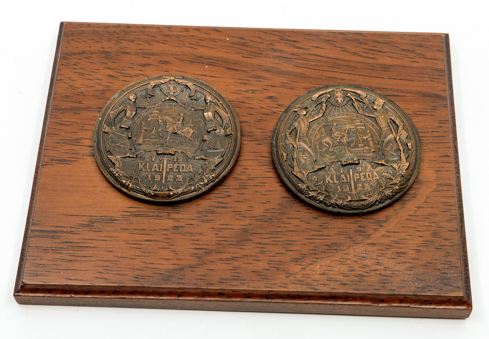 560. Medalis Klaipėdos sukilimo 5–osios metinėms.